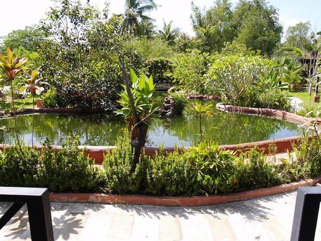 Cowboy Farm Resort Pattaya Ban Huai Yai Exteriör bild