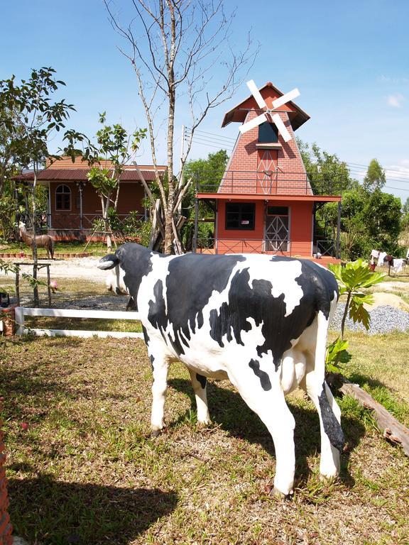 Cowboy Farm Resort Pattaya Ban Huai Yai Exteriör bild