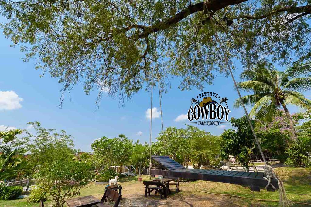 Cowboy Farm Resort Pattaya Ban Huai Yai Exteriör bild