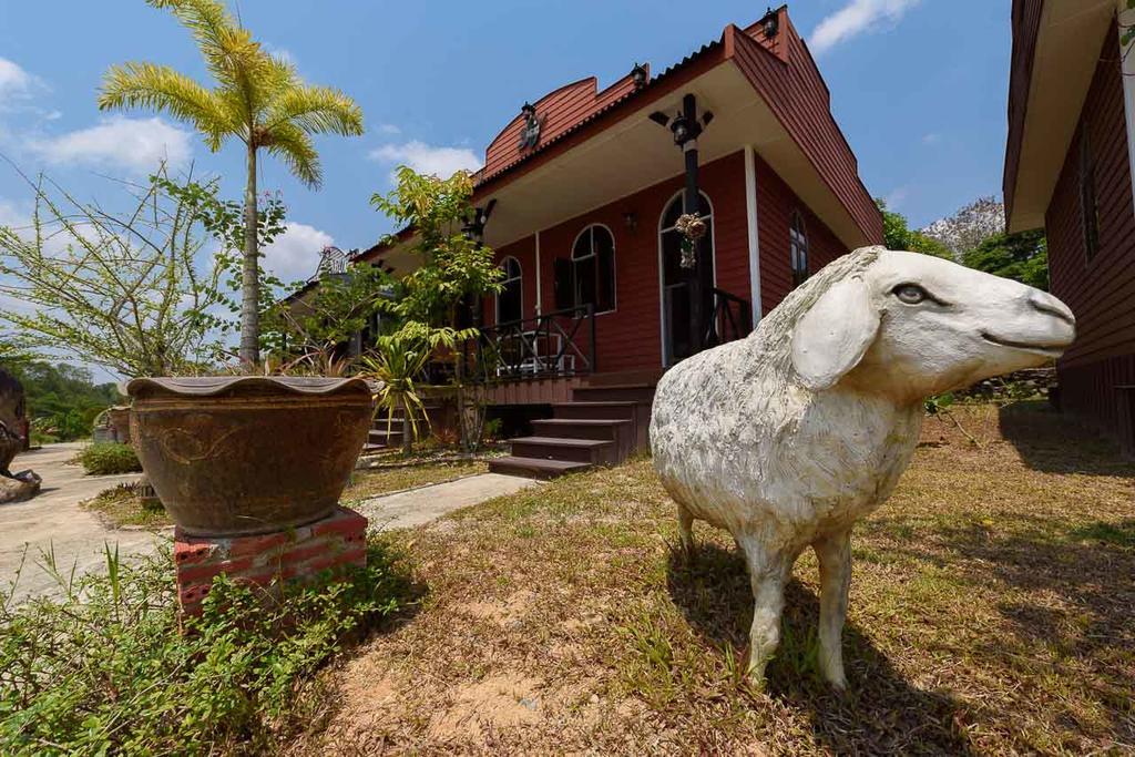 Cowboy Farm Resort Pattaya Ban Huai Yai Exteriör bild