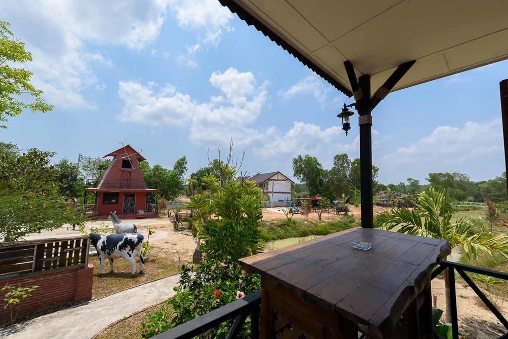 Cowboy Farm Resort Pattaya Ban Huai Yai Exteriör bild