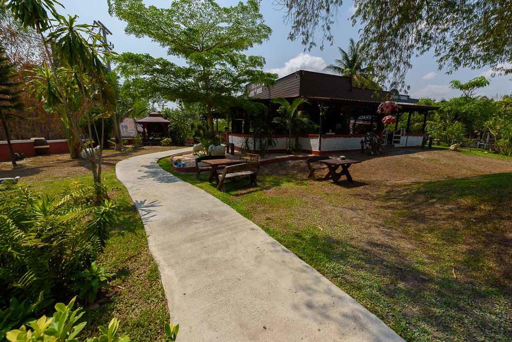 Cowboy Farm Resort Pattaya Ban Huai Yai Exteriör bild